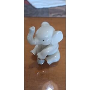 Lenox porcelain elephant figurine- 24k gold accents- 2.75"t x 2"w- MINT!